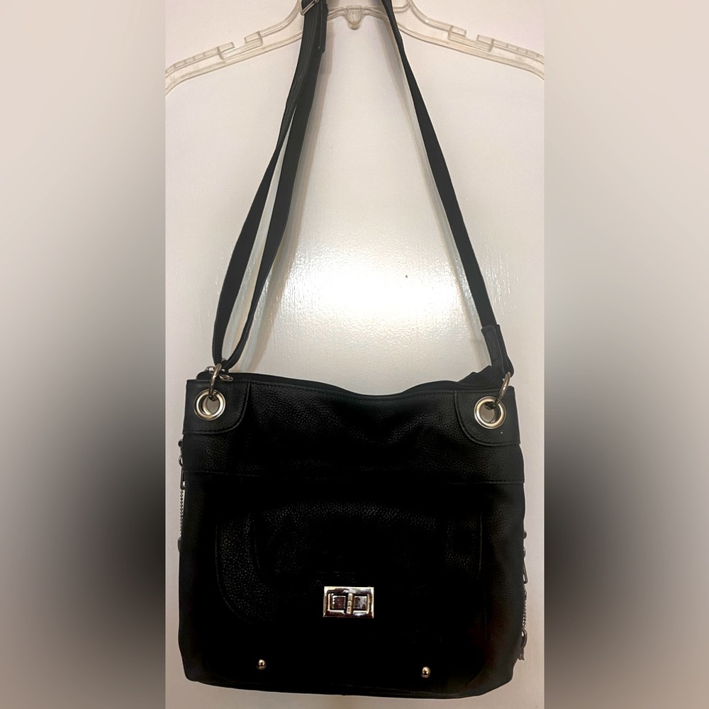 Roma woman’s black concealment genuine leather crossbody handbag zip closure